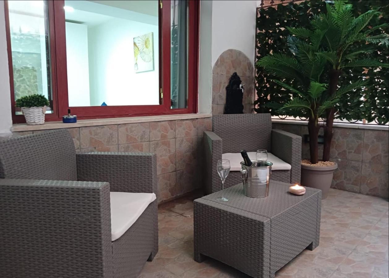 Borgo Loreto Napoli Bagian luar foto