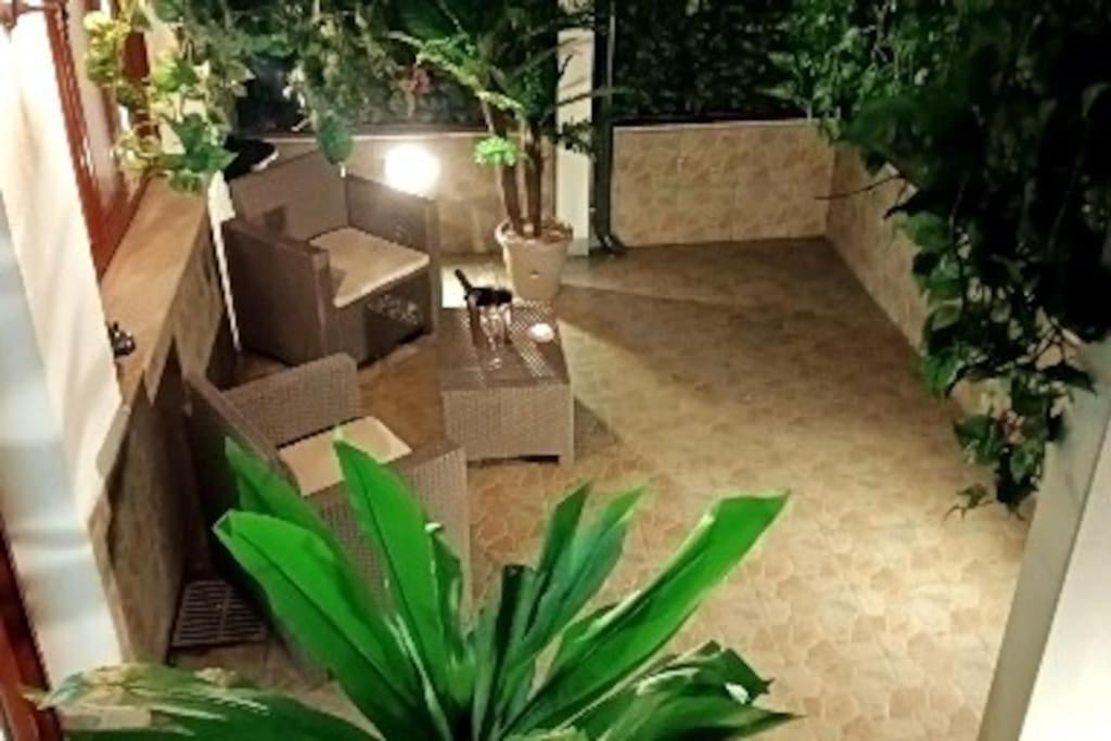 Borgo Loreto Napoli Bagian luar foto