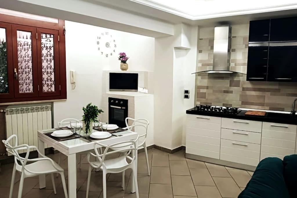 Borgo Loreto Napoli Bagian luar foto