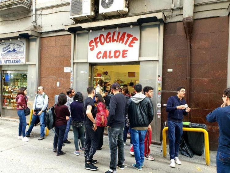 Borgo Loreto Napoli Bagian luar foto