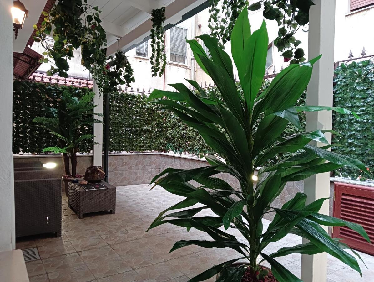 Borgo Loreto Napoli Bagian luar foto